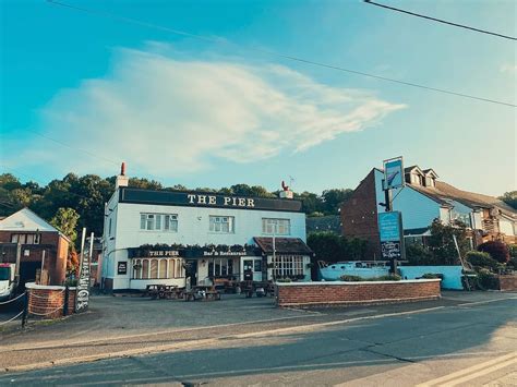 where to eat in upnor.